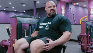 Strongmen Eddie Hall and Brian Shaw Attempt to Train Legs at a Planet Fitness