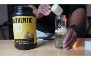 The Best Protein Powders for Weight Loss, According to a Certified Nutrition Coach